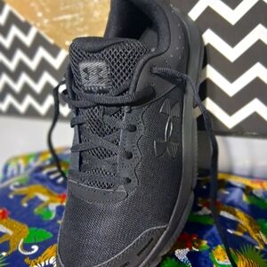 💥Under Armour Black Athletic Shoes Size 9.5 & FREE GIFT